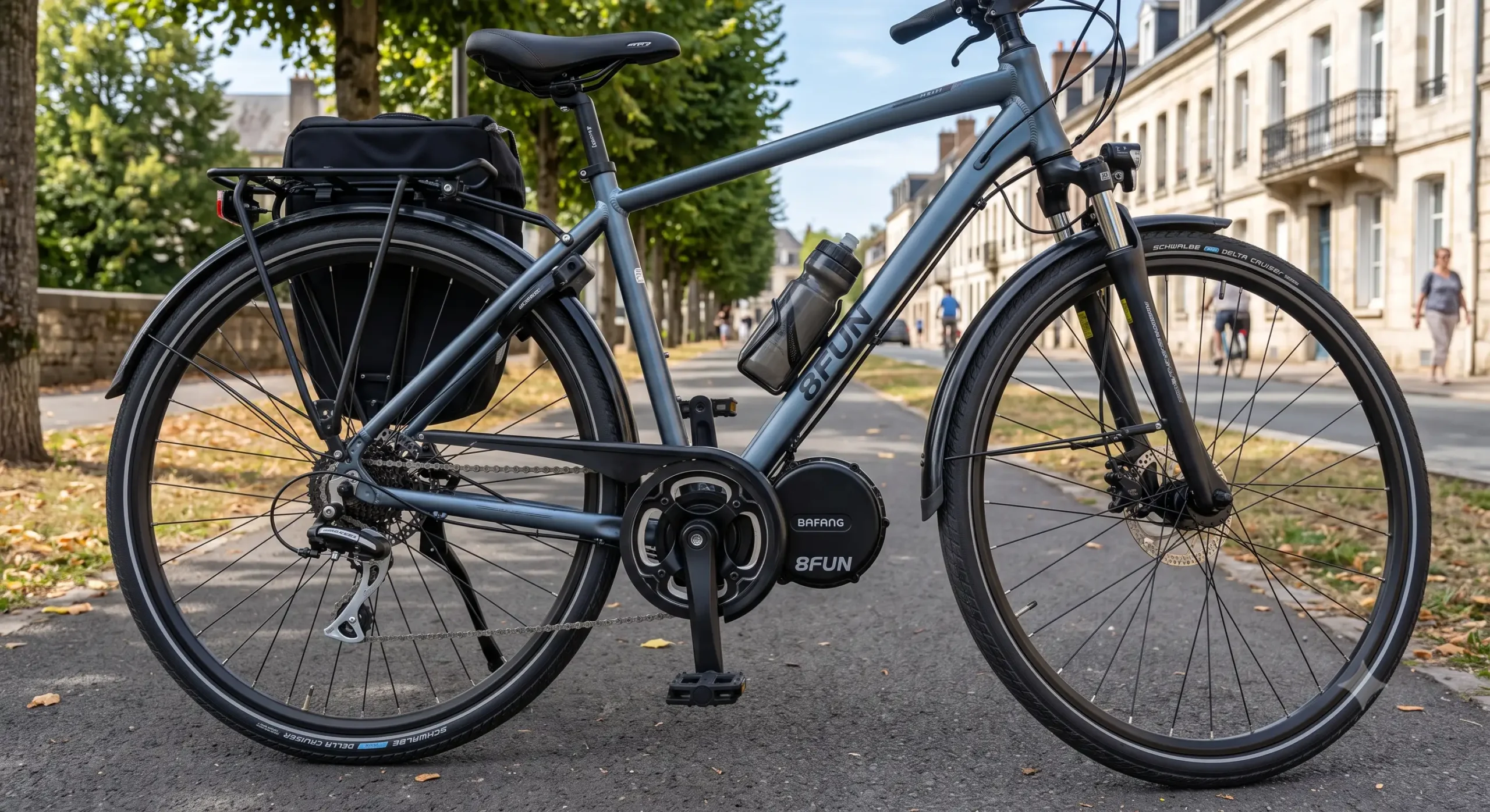 moteur bafang vélo électrique monté sur le pédalier d'un VTC urbain